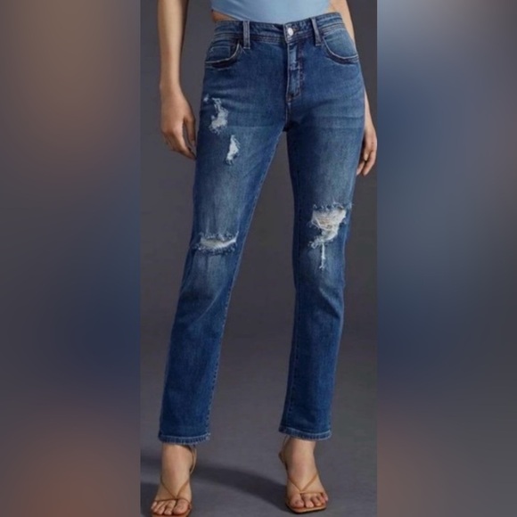 Pilcro Slim Boyfriend Crop Distressed Mid-Rise Med Wash Jeans
Size 27 - Picture 2 of 13